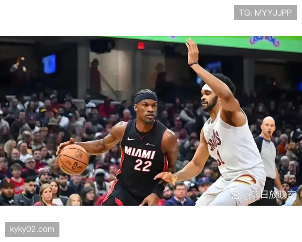 骑士主场气氛炸裂!米切尔亨特莫布利三核模板成型,开启豪华新篇章 骑士主场气氛炸裂!米切尔亨特莫布利三核模板成型,开启豪华新篇章