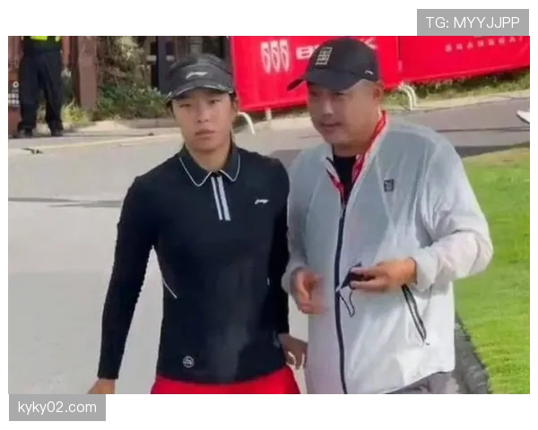 刘国梁女儿一边比赛一边复习,网友:学霸又是她 刘国梁女儿一边比赛一边复习,网友:学霸又是她