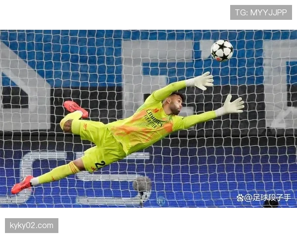 阿森纳在训练中加强门将与中后场的短传衔接练习 阿森纳在训练中加强门将与中后场的短传衔接练习