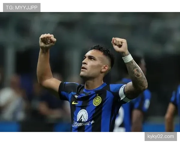 劳塔罗飞身铲射成经典瞬间,足球场上的传奇 劳塔罗飞身铲射成经典瞬间,足球场上的传奇