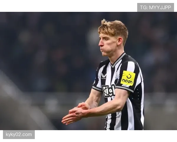 纽卡斯尔阿尔米隆肋部切入劲射收下进球，展现非凡实力